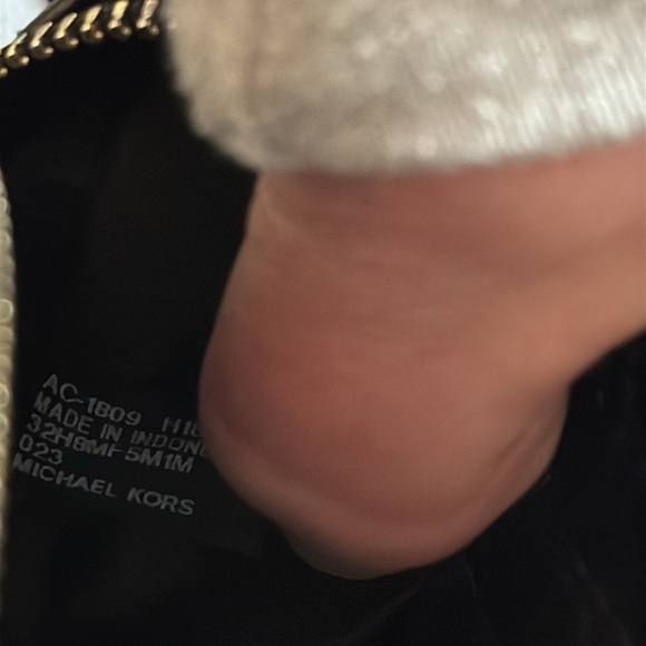 Michael Kors Crossbody Camera Style Bag - Picture 15 of 17